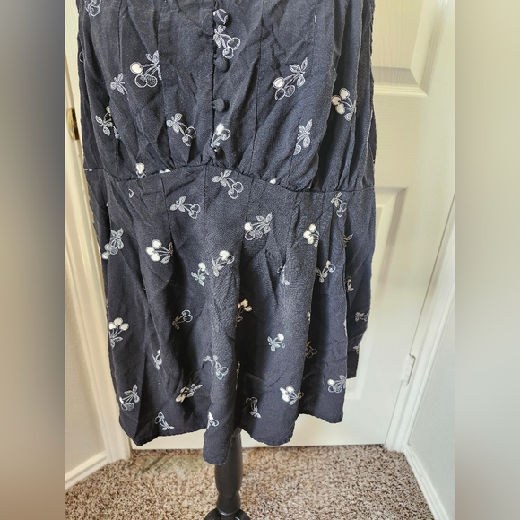 Torrid Black Blouse with White Twin Cherries Pattern 2x - Picture 12 of 12